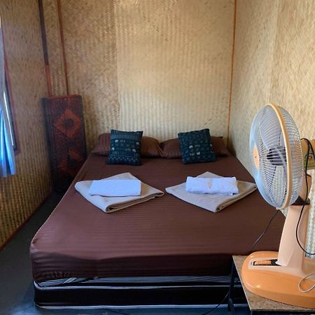 J Giant Hostel Чіангмай Екстер'єр фото